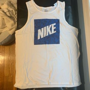 Nike tank size large never worn